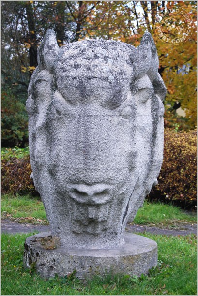 Pomnik głowy żubra Krakowczyk